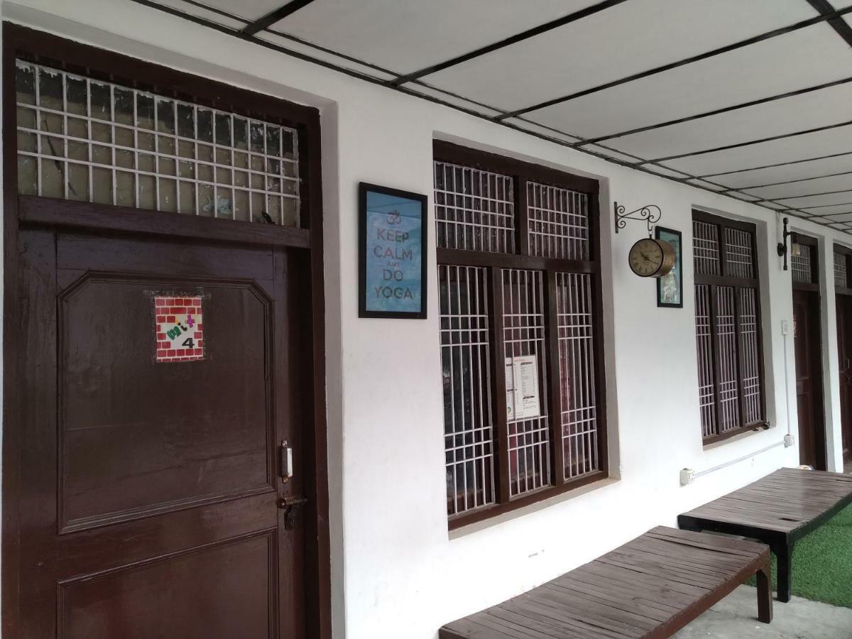 Mochila Youth Hostel Mcleod Ganj Dharamshala Exterior photo